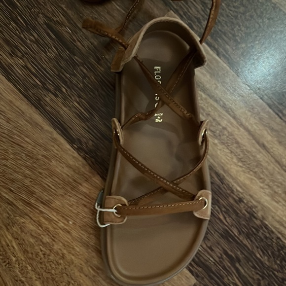 Florens Tan sandals girls Size 34 NEW in box suede top & rubber insole/sole - Picture 4 of 6